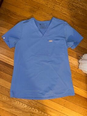 Figs Scrub Top in Ceil Blue